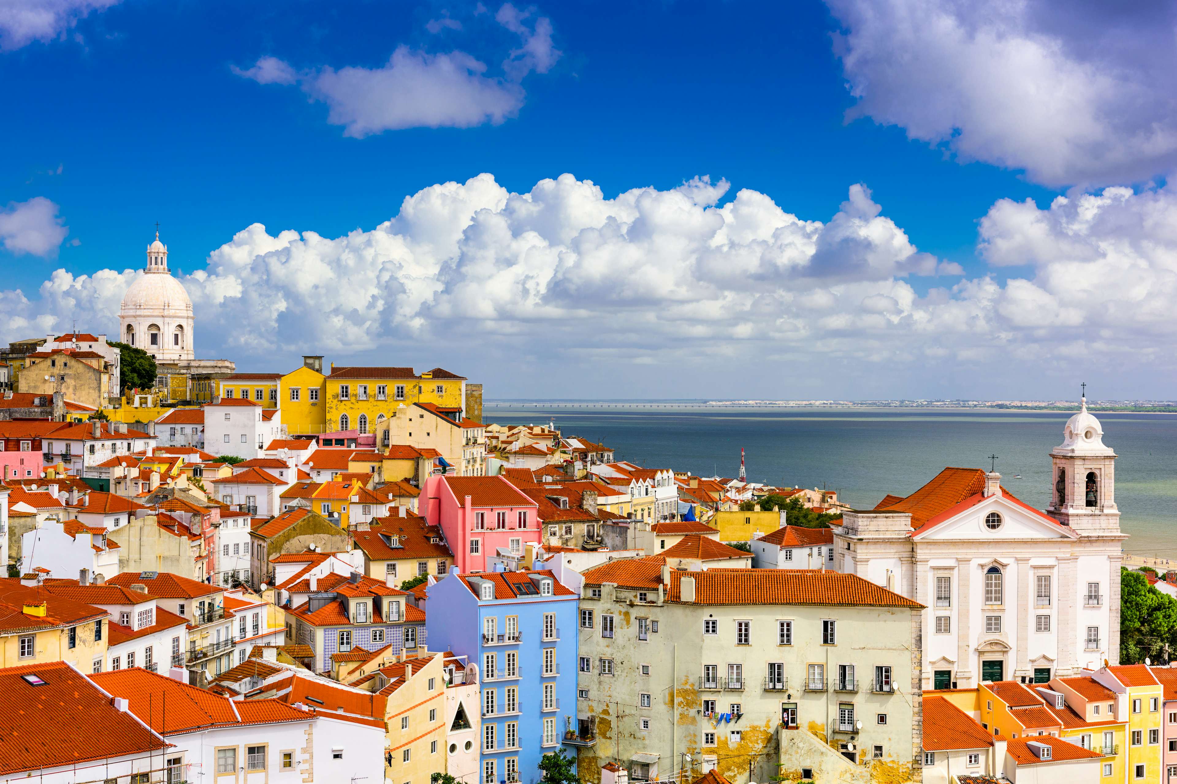 Portugal Golden Visa vs D7 Visa: Detailed Comparison