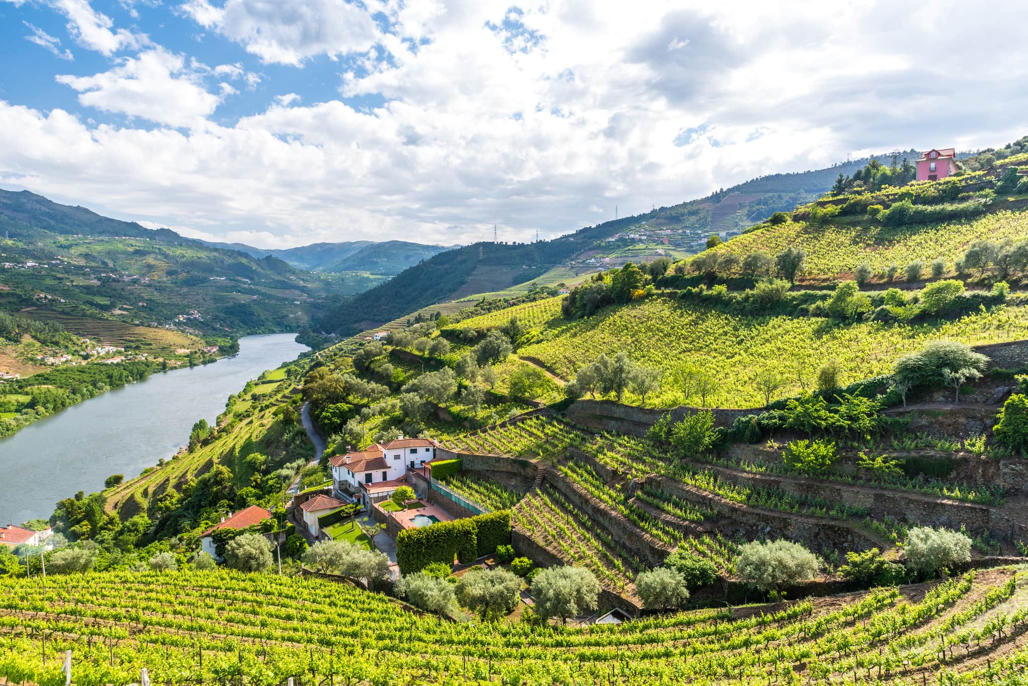 How to obtain a Portugal residence permit under the investment fund option?